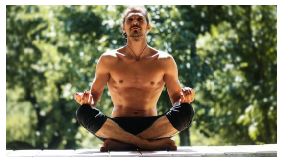 结合瑜伽和正念冥想，培育健康的灵魂